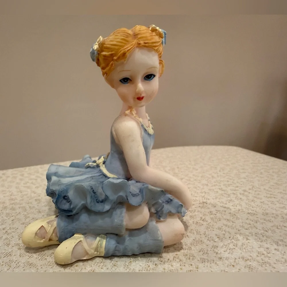 Resin Ballerina Figurines- Set of 3 - Picture 3 of 10
